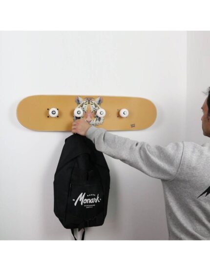 Perchero skate Tigre