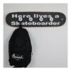 Perchero skate - Here lives a Skateboarder